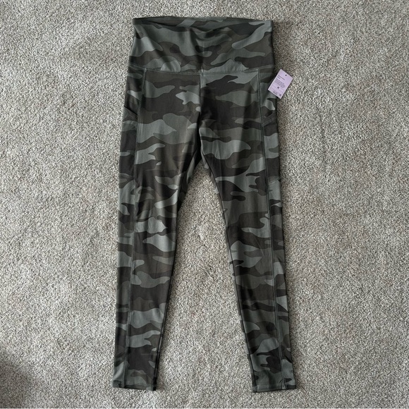 NWT wild fable super soft camo pocket leggings medium - Picture 2 of 4